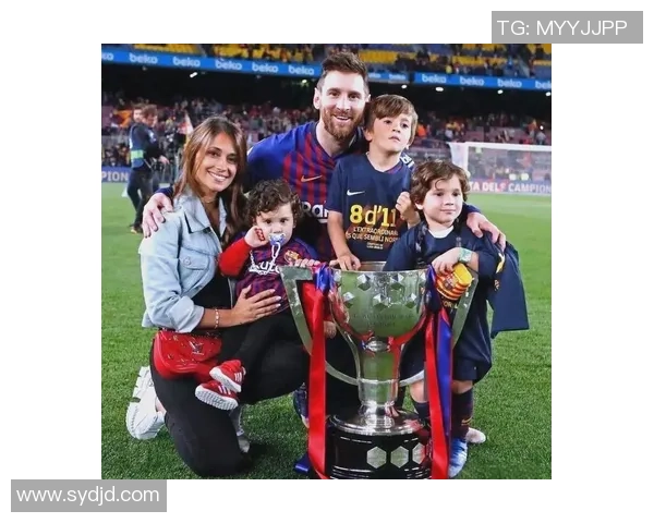 《梅西传奇：逆风飞扬的足坛巨星成长史与荣耀之路》