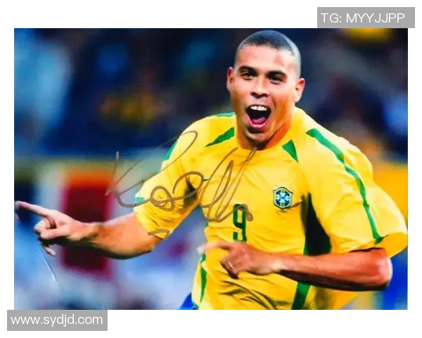 足球界肌肉型男球星：强悍身躯与超凡技术完美结合的运动传奇